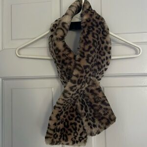Vintage plush fur neck warmer with leopard design.